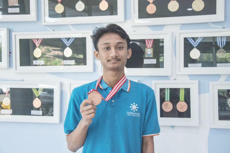 DWI REZKI FAHLAN-PHYSICS-BRONZEMEDAL